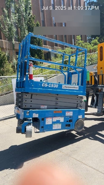 2020 Genie GS-1930 Solid Non Marking Tires, Beacon, Folding rails with half height swing gate, 800W Inverter