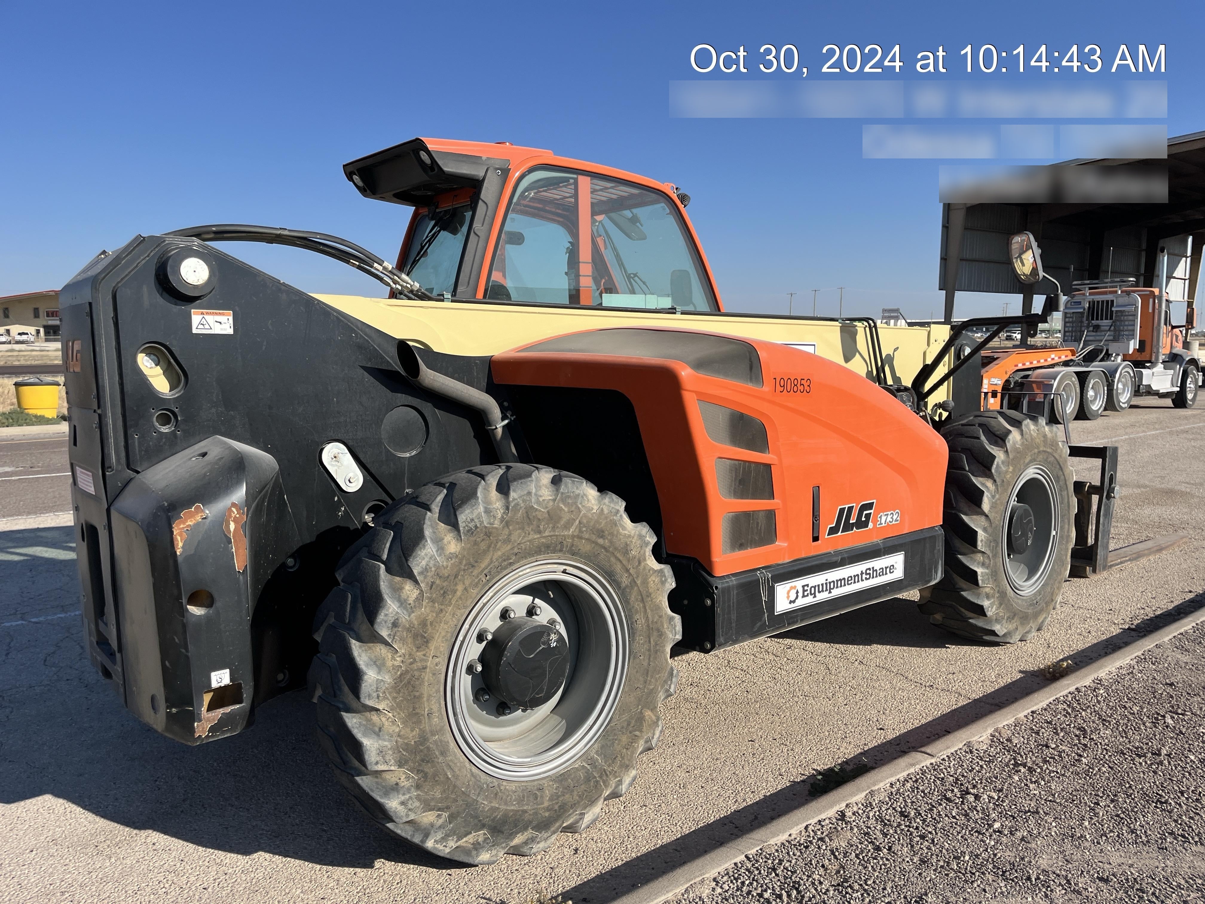 2021 JLG 1732