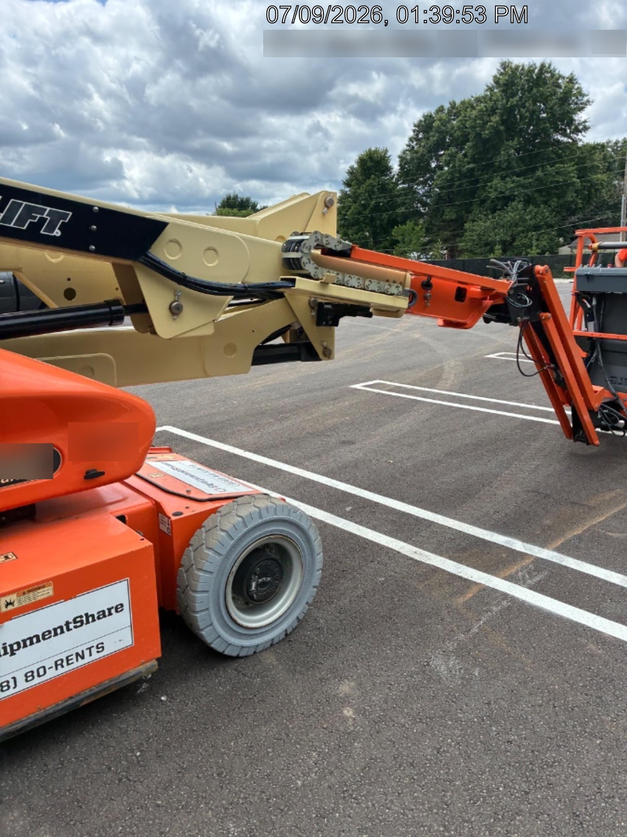 2019 JLG E400AJPN
