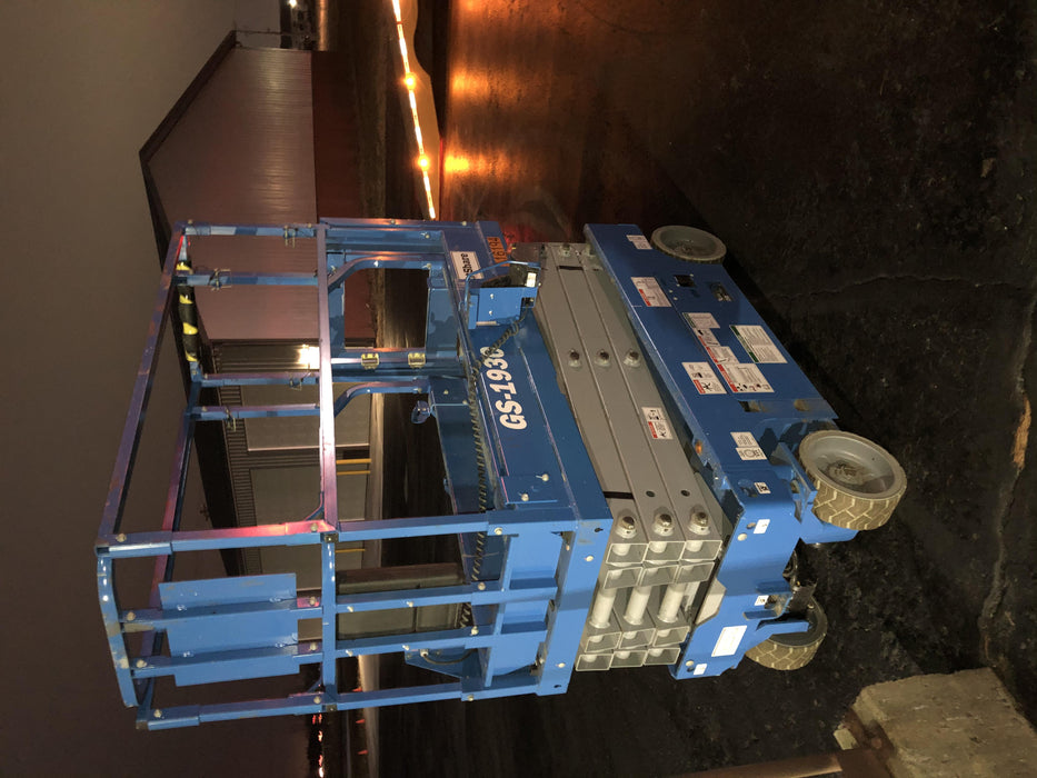 2020 Genie GS-1930 Solid Non Marking Tires, Beacon, Folding rails with half height swing gate