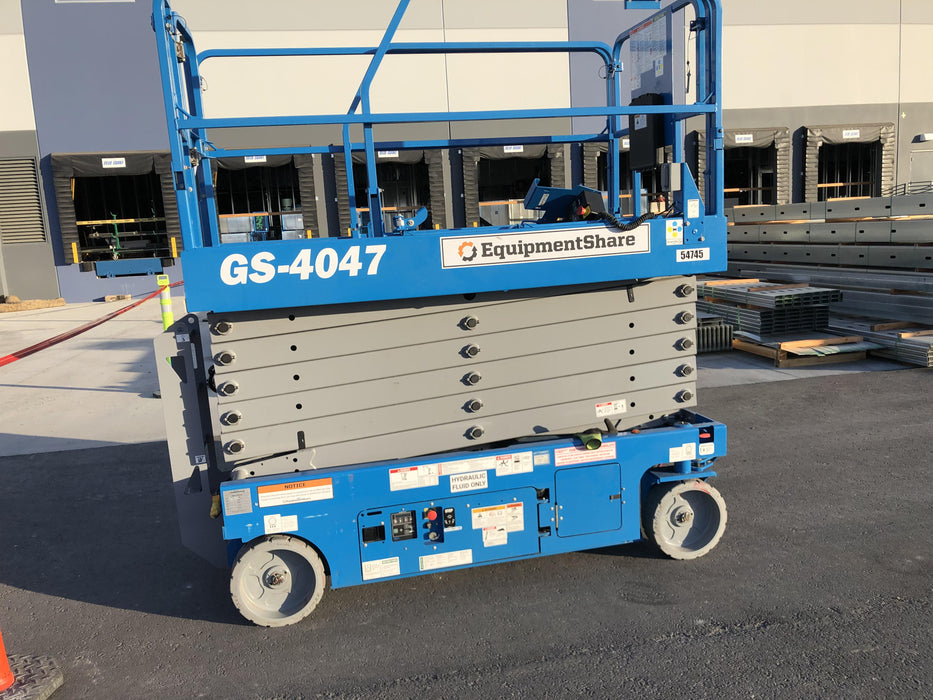 2019 Genie GS-4047 Folding rails with half height swing gate, 800W Inverter