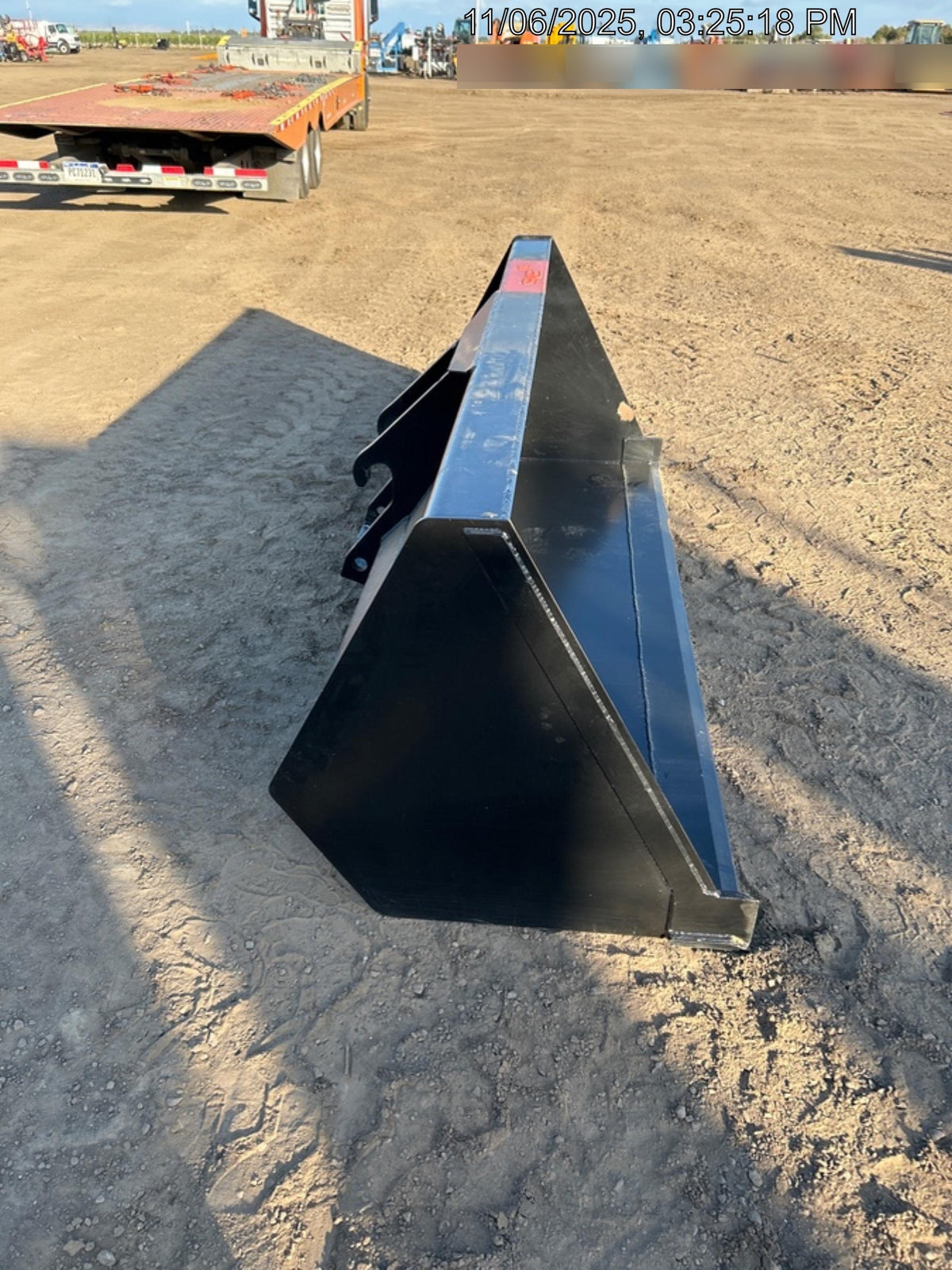2025 JLG 1001100823