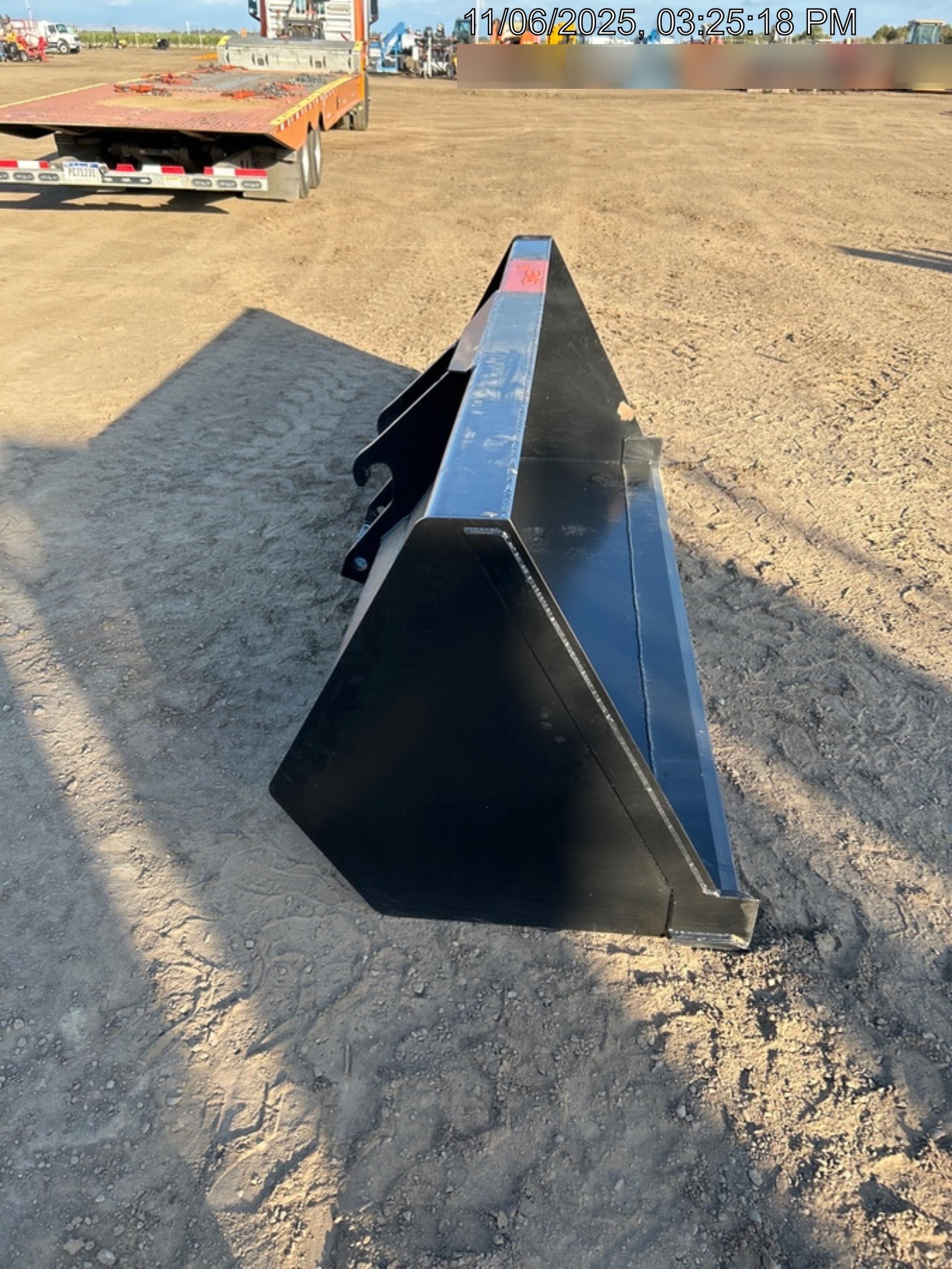 2025 JLG 1001100823