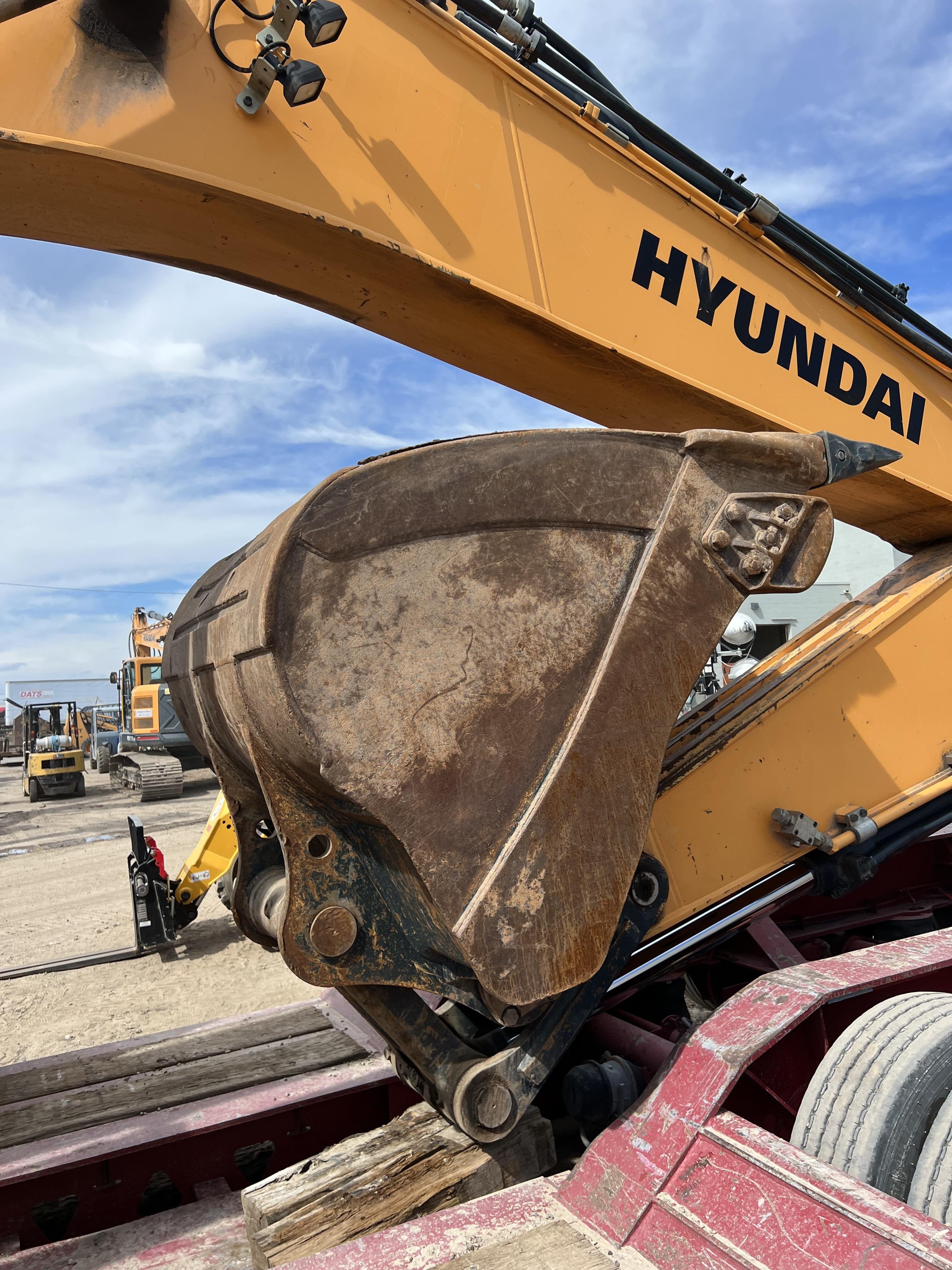 2017 HYUNDAI HX520L