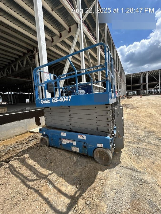 2019 Genie GS-4047 Folding rails with half height swing gate