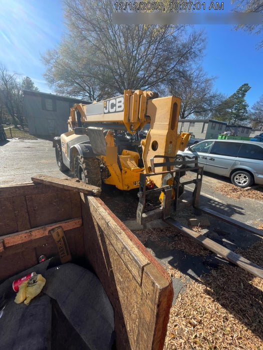 2019 JCB 512-56 109 HP w/Open ROPS, Beacon, Aux Hydraulics, Worklights, Solid Tires 60" Carriage/Forks