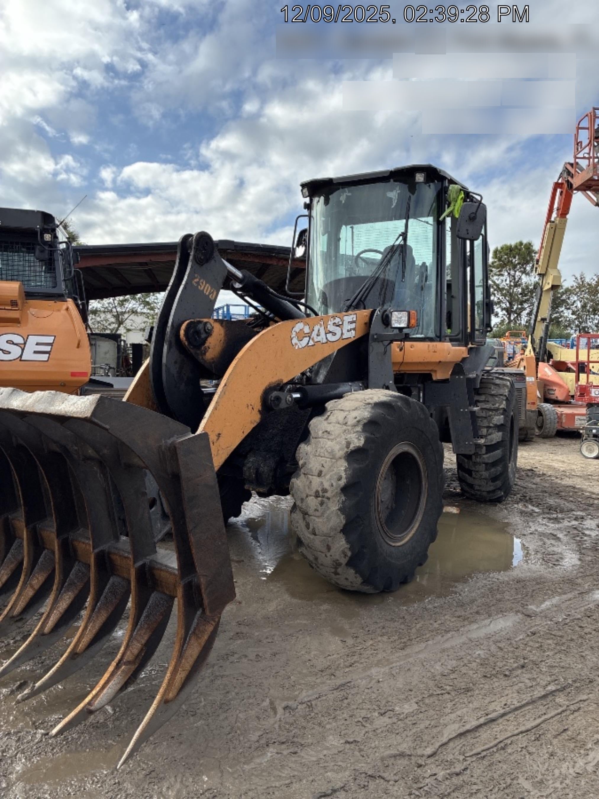2018 Case 621G CLOSED CAB, 1 FUNCTION, JRB 416 STYLE HYD COUPLER