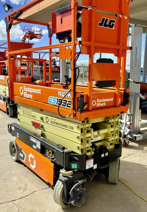 2022 JLG ES1932