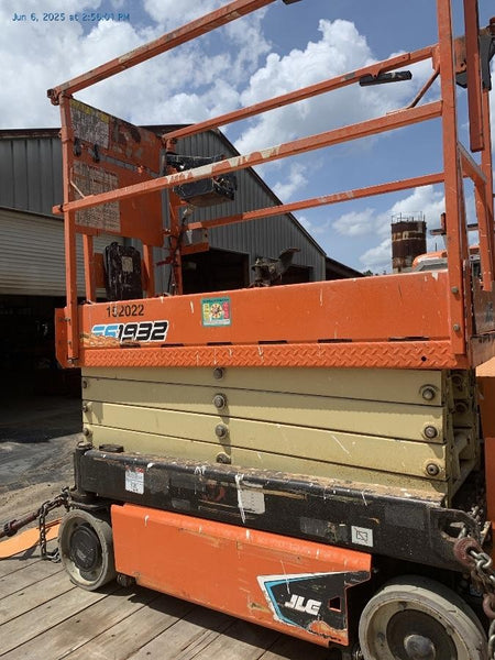 2021 JLG ES1932