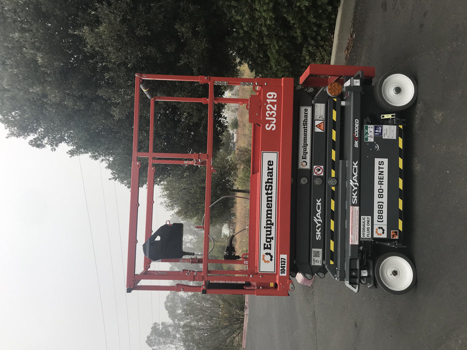 2020 Skyjack SJIII-3219 Solid NM Tires, Half height spring hinged entry gate, Dual Beacons, 800W Inverter