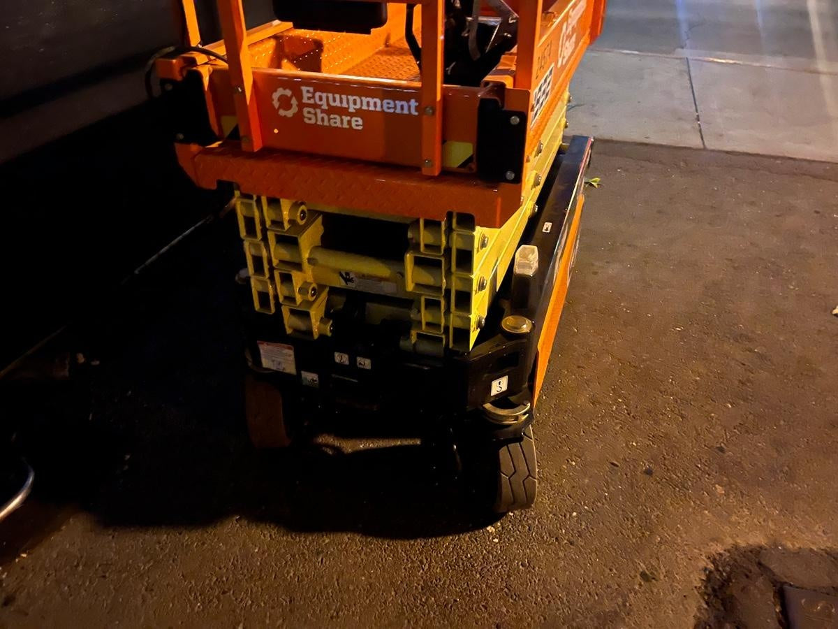 2024 JLG ES1932