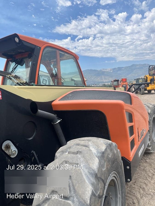 2022 JLG 1732