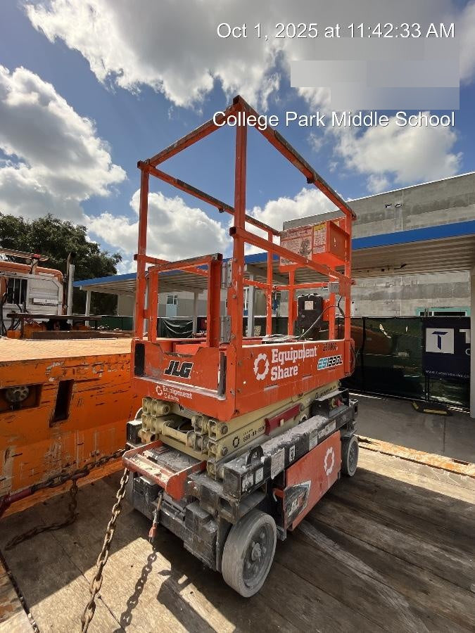 2022 JLG ES1330L