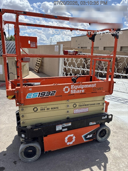2023 JLG ES1932