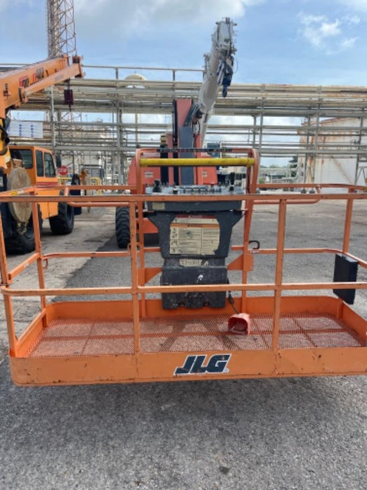 2019 JLG 800AJ
