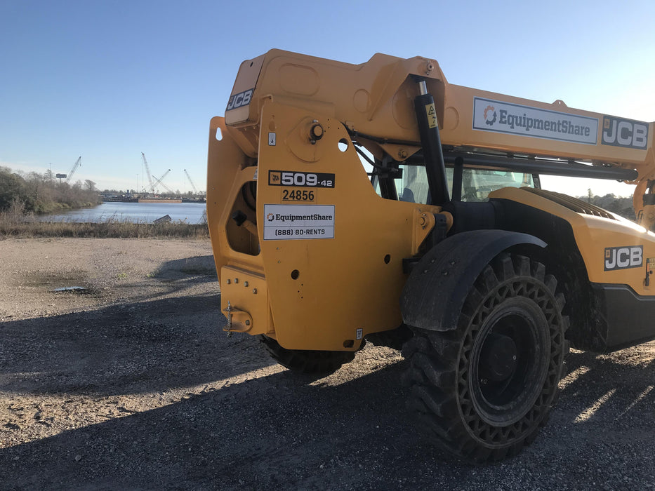 2019 JCB 509-42 JCB 509-42 Enclosed Cab, 74 HP, Solid Tires, Worklights, Beacon, Aux Hydraulics, Lifting Eye