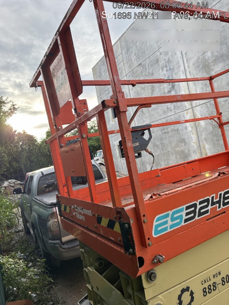 2023 JLG ES3246