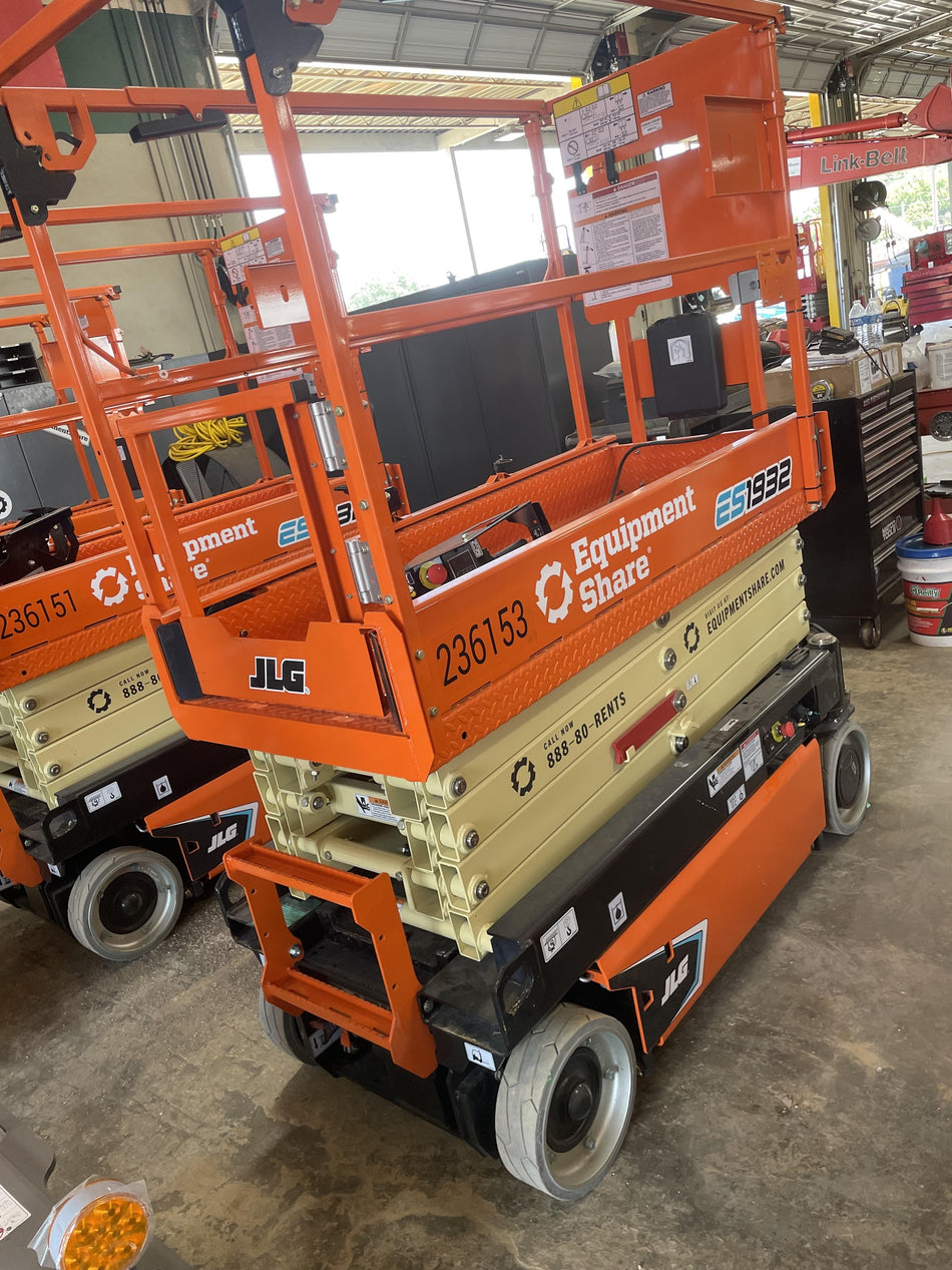 2022 JLG ES1932
