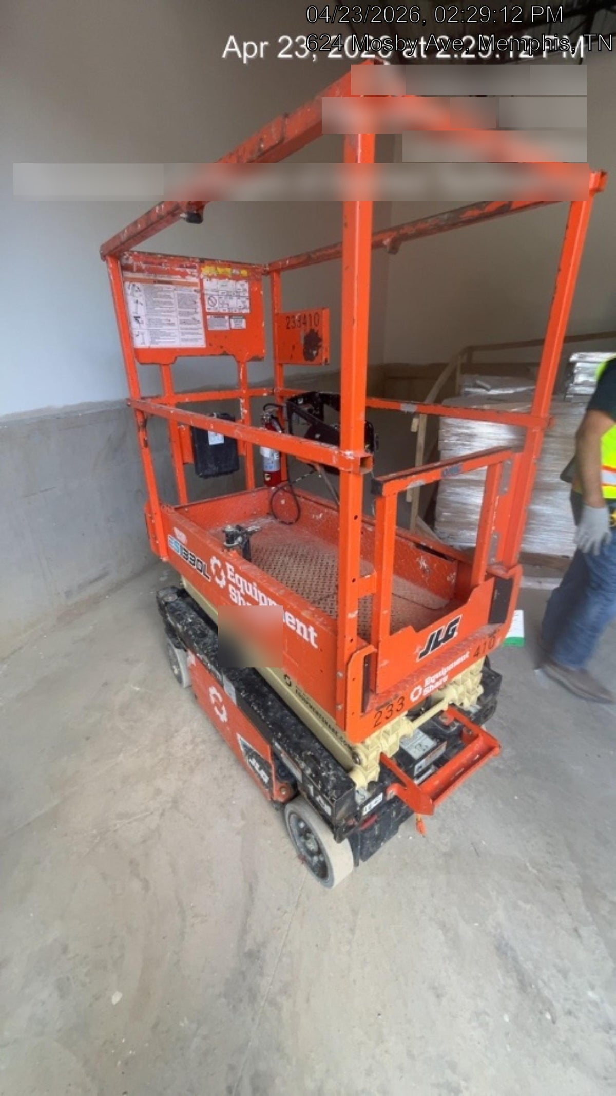 2022 JLG ES1330L