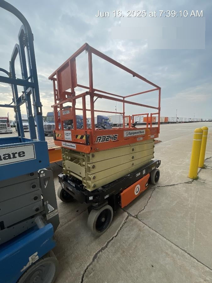 2021 JLG R3246
