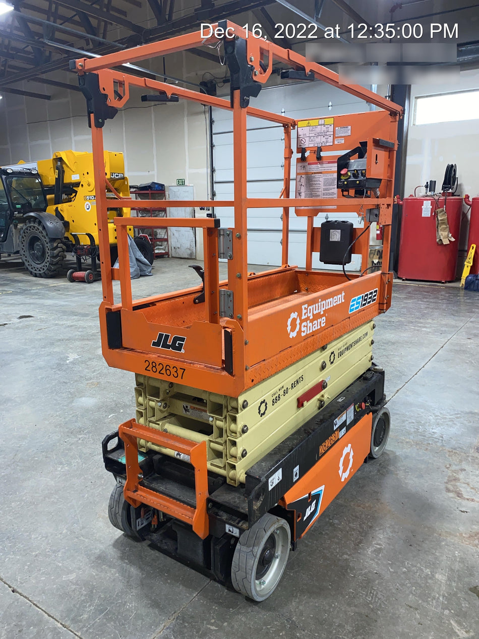2022 JLG ES1932
