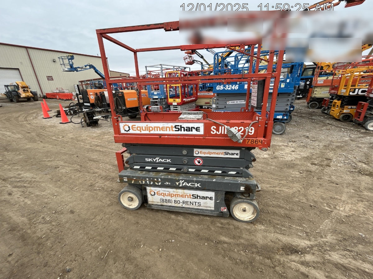 2018 Skyjack SJIII-3219 Skyjack SJIII3219 Scissor Lift w/Trojan Batteries
