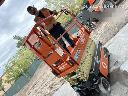 2023 JLG ES1932