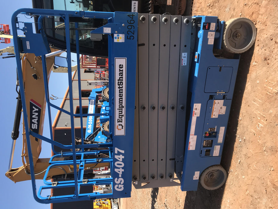 2019 Genie GS-4047 Folding rails with half height swing gate