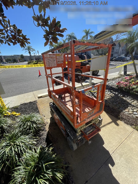 2022 JLG ES1330L