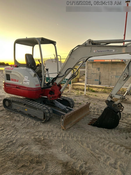 2021 TAKEUCHI TB235-2R