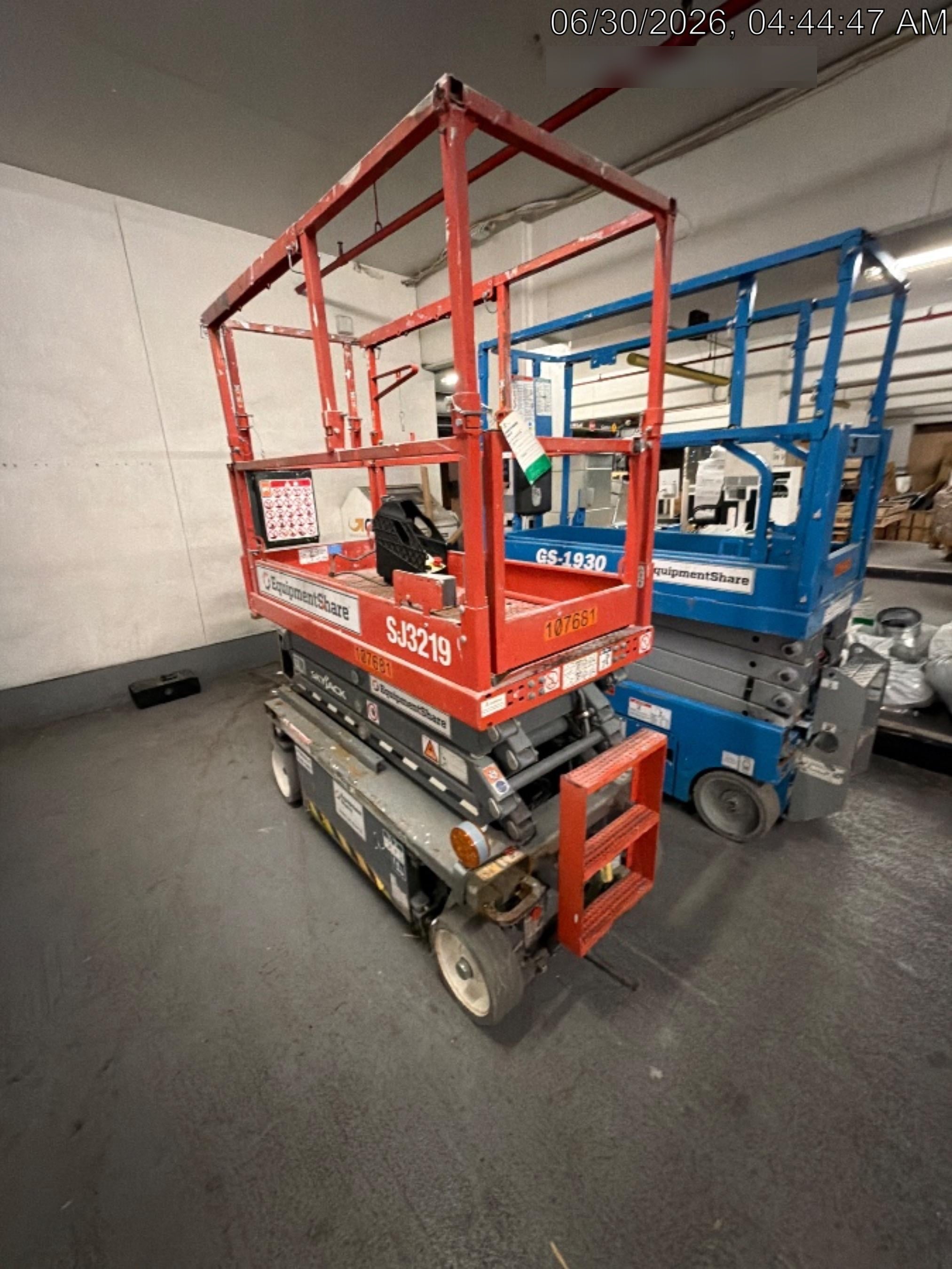 2020 Skyjack SJIII-3219 Solid NM Tires, Half height spring hinged entry gate, Dual Beacons, 800W Inverter