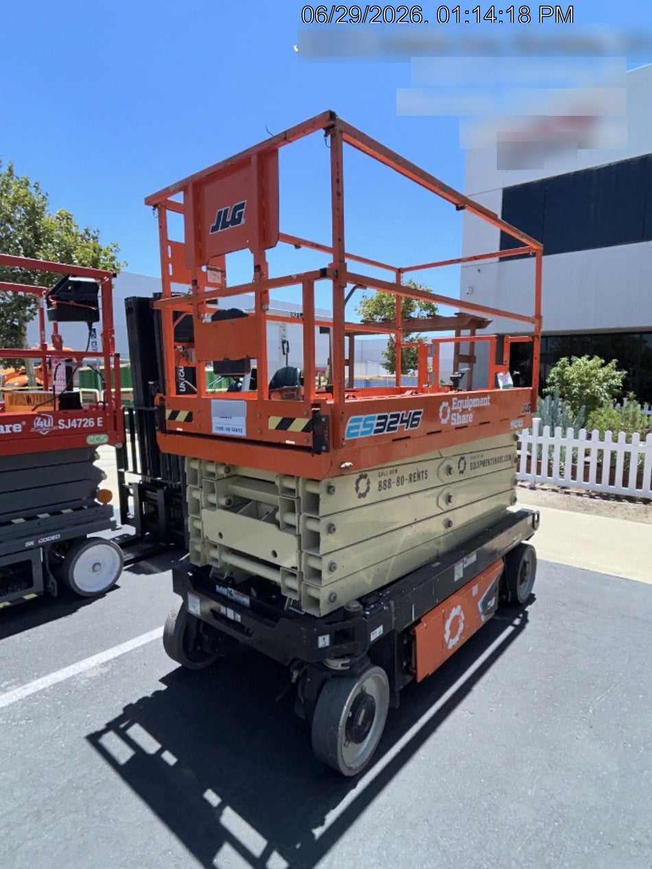 2022 JLG ES3246