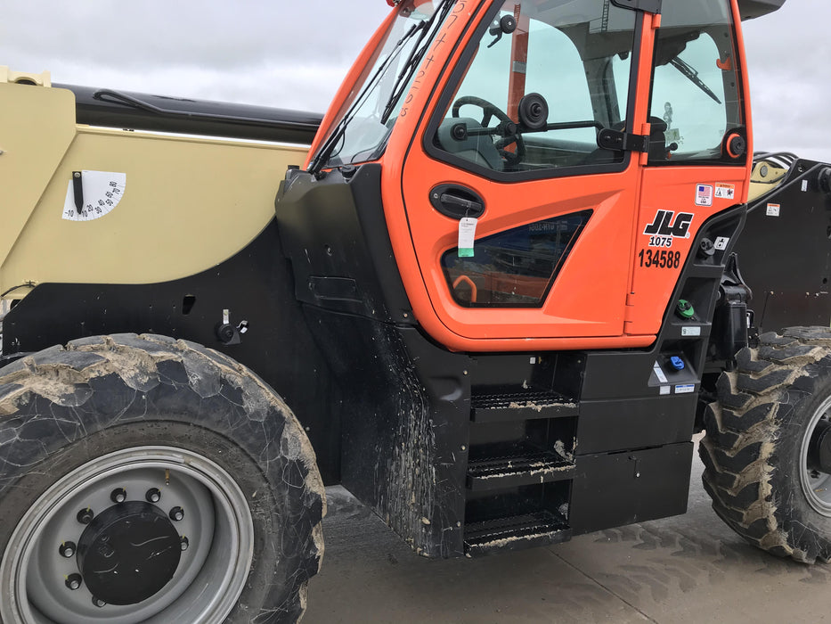 2021 JLG 1075