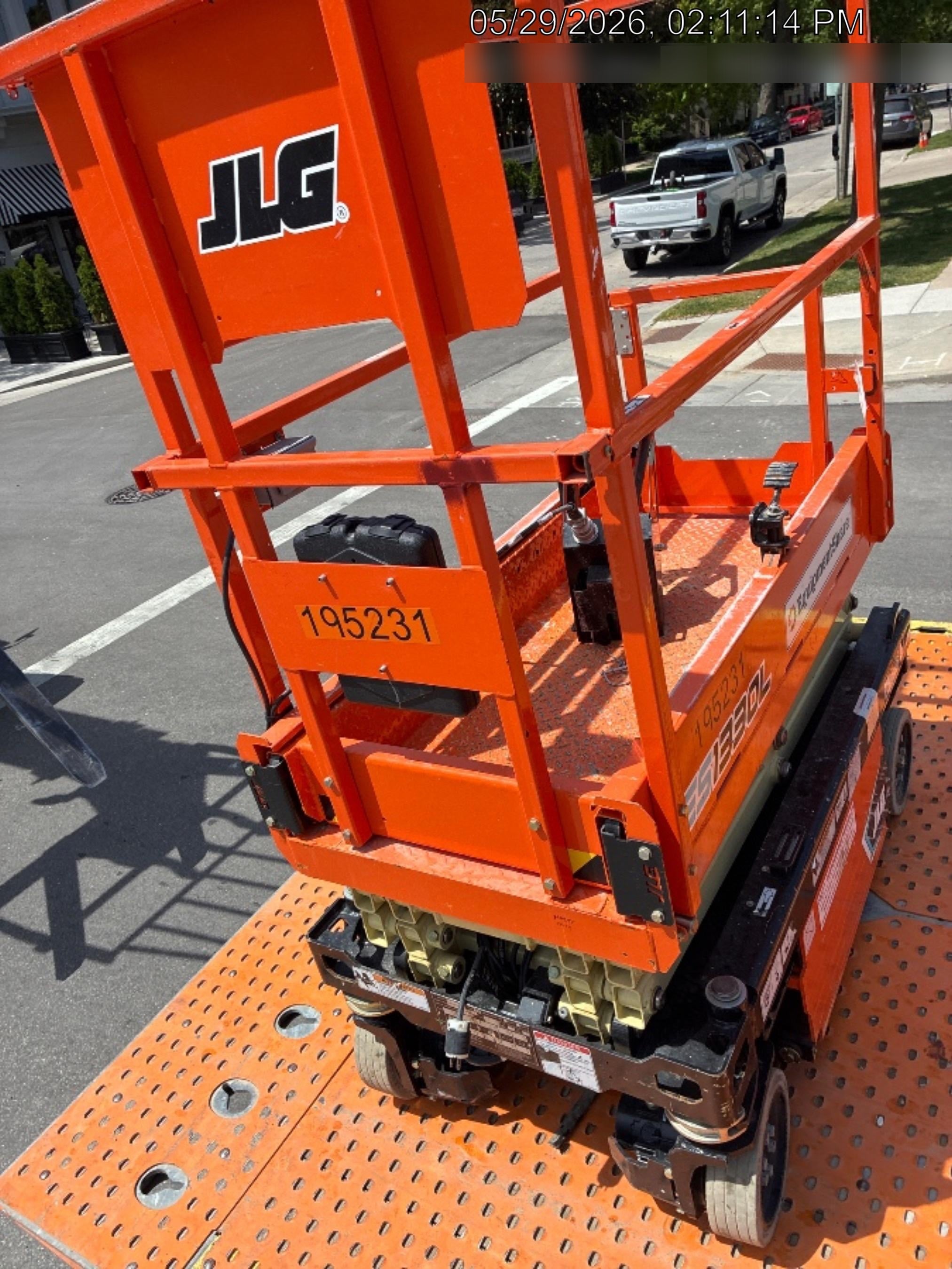 2021 JLG ES1330L