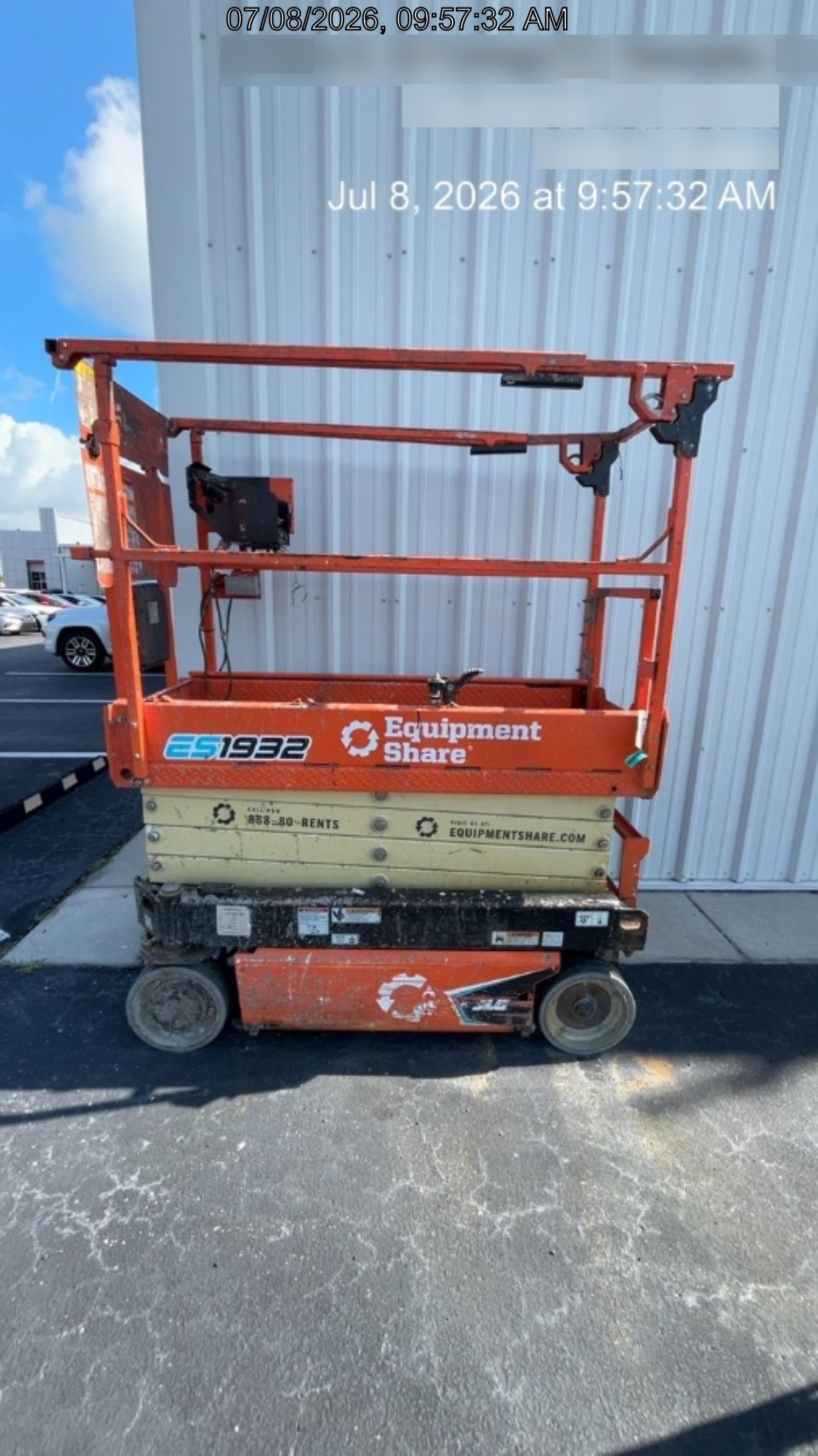 2023 JLG ES1932