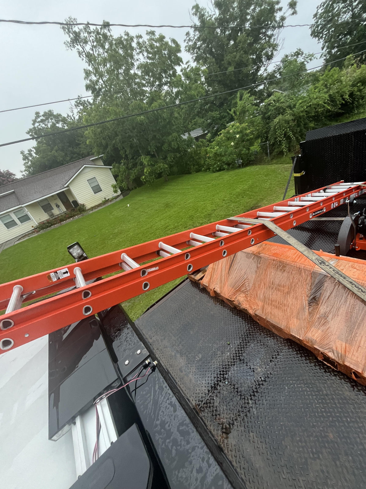 2024 LOUISVILLE LADDER FE3232
