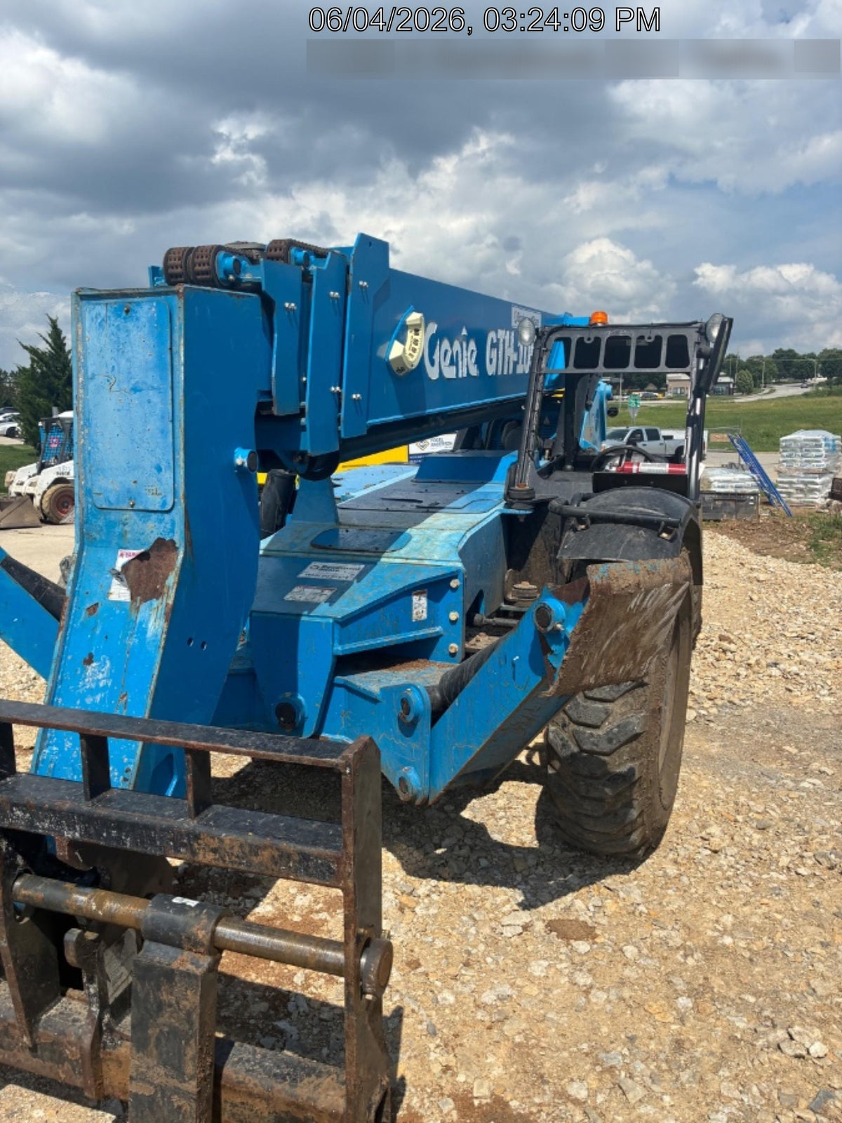 2016 GENIE GTH-1056