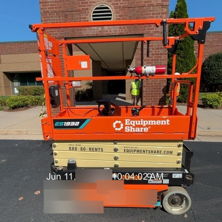 2025 JLG ES1932