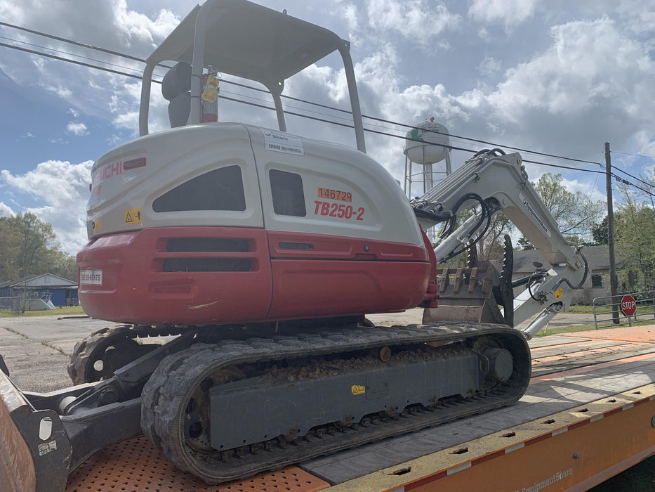 2021 TAKEUCHI TB250-2