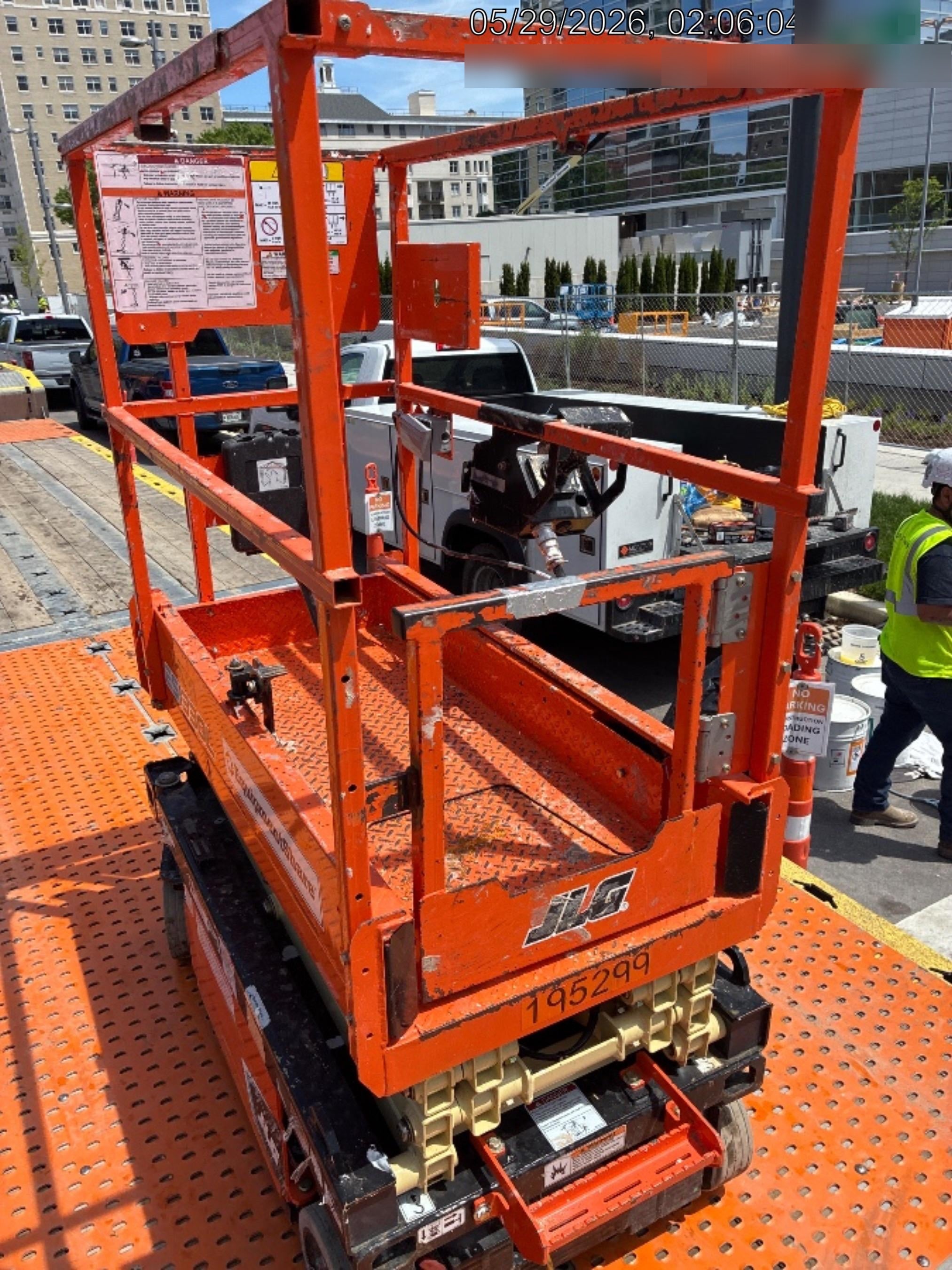 2021 JLG ES1330L