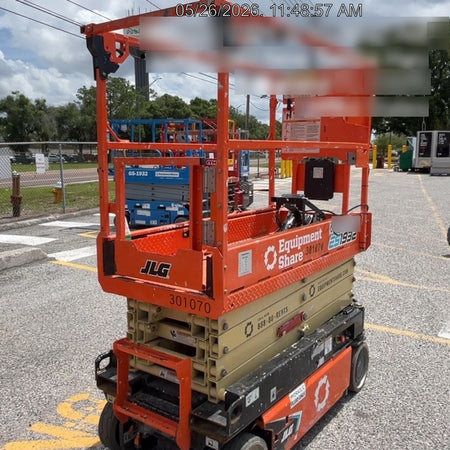 2023 JLG ES1932