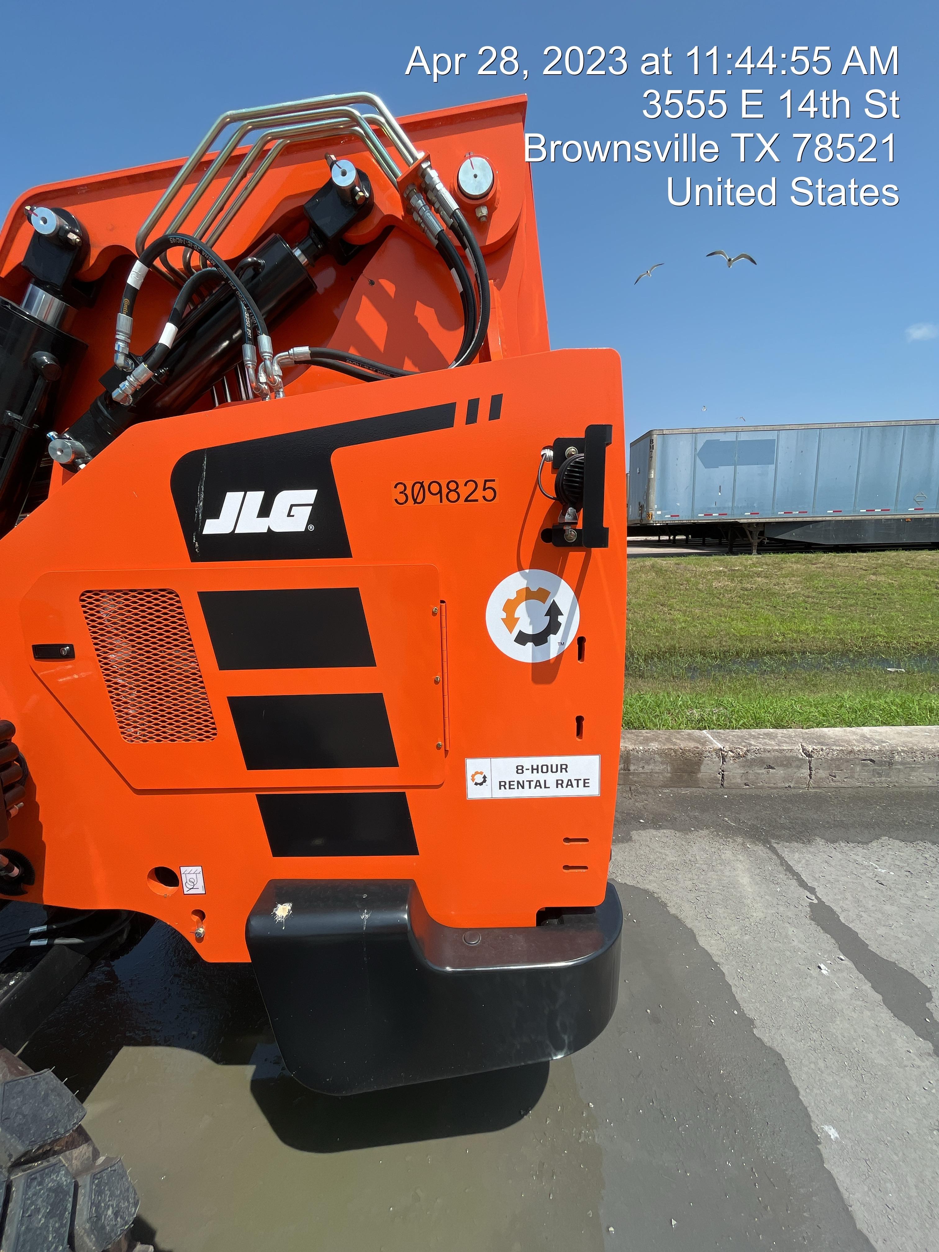 2023 SKYTRAK 8042