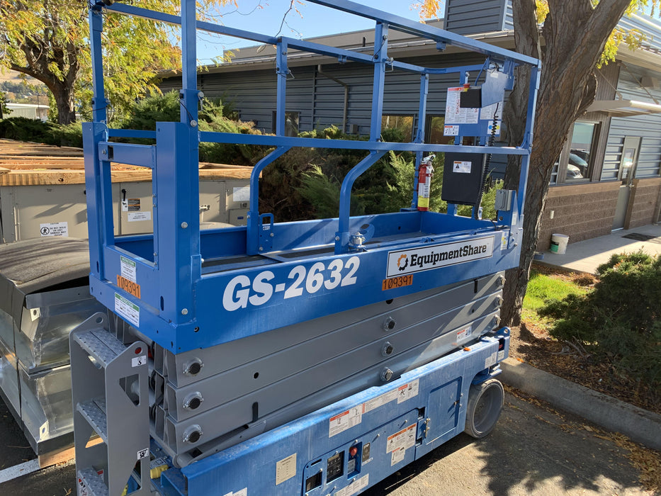 2020 Genie GS-2632 Solid NM Tires, Folding Rails with Half-Height Swing Gate, Beacon, 800W Invertor