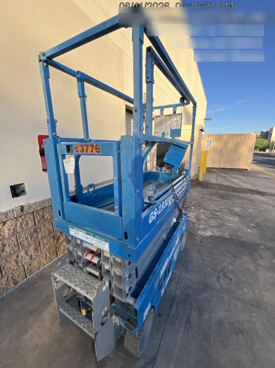 2020 Genie GS-1930 Solid Non Marking Tires, Beacon, Folding rails with half height swing gate, 800W Inverter