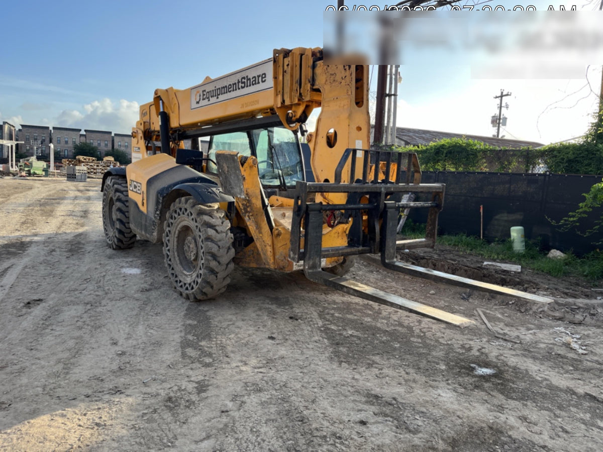2018 JCB 510-56 JCB 510-56 Telehandler 74 HP w/CAB/HVAC, Beacon, Worklights, Aux Hydraulics, Solid Tires, 60" Carriage/Forks