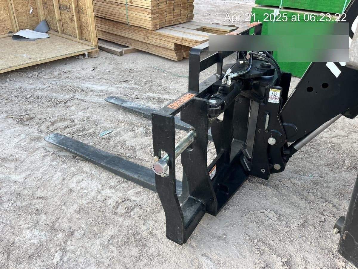 2024 JLG 1001095418S