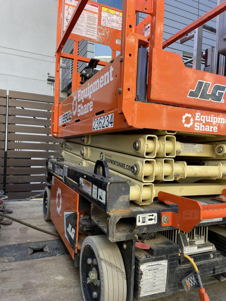 2022 JLG ES1330L