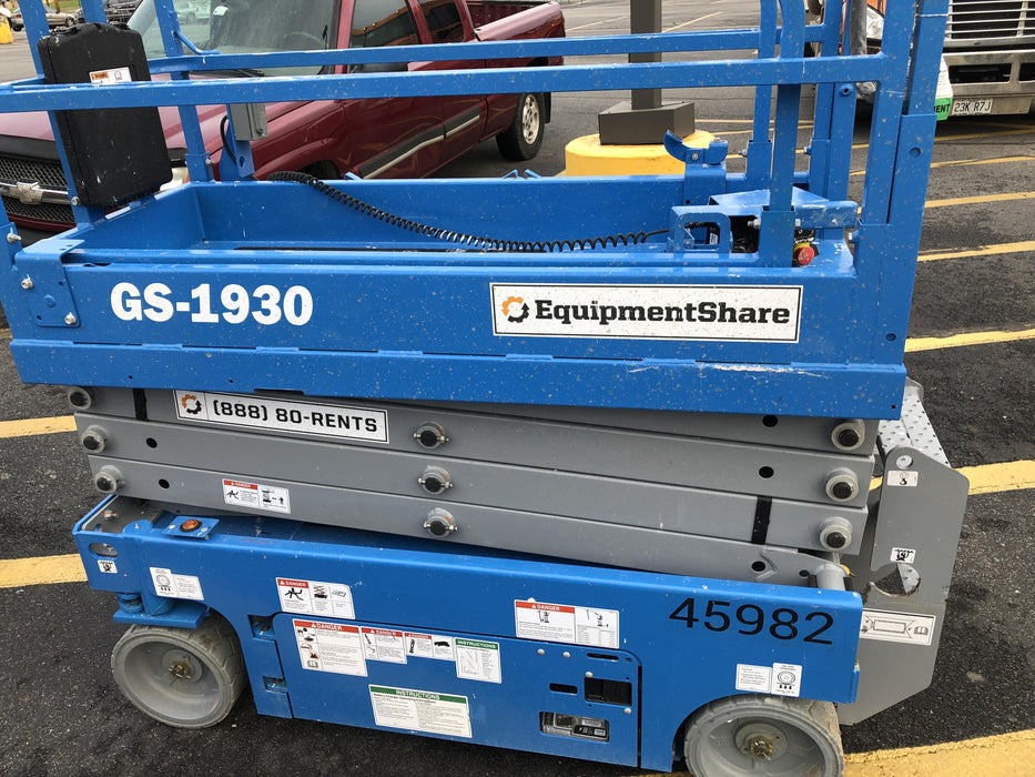 2019 Genie GS-1930 Fixed rails with chain Entry