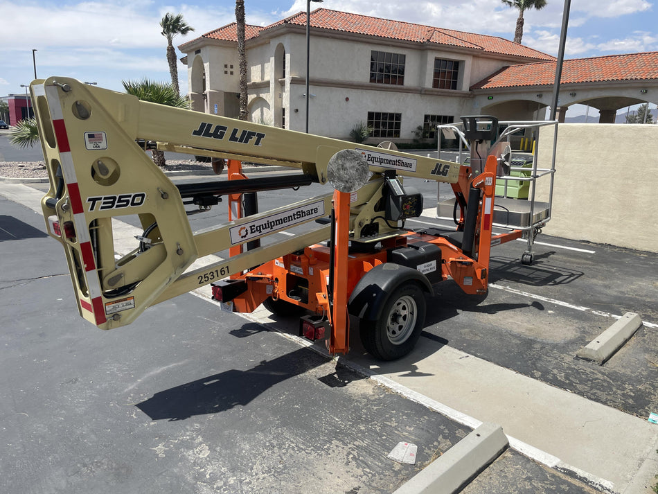 2022 JLG T350