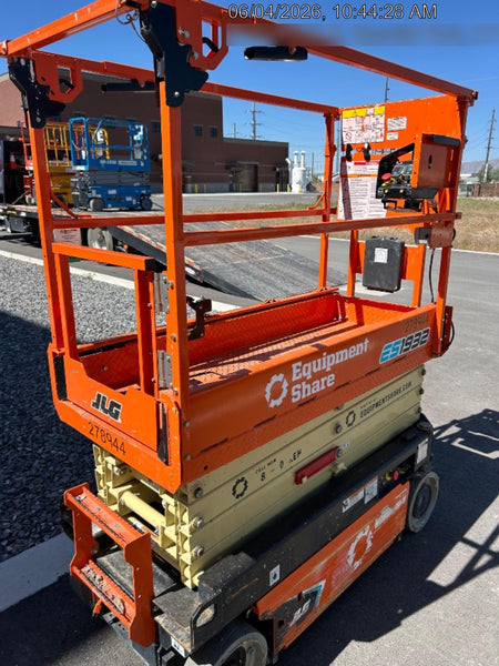 2022 JLG ES1932